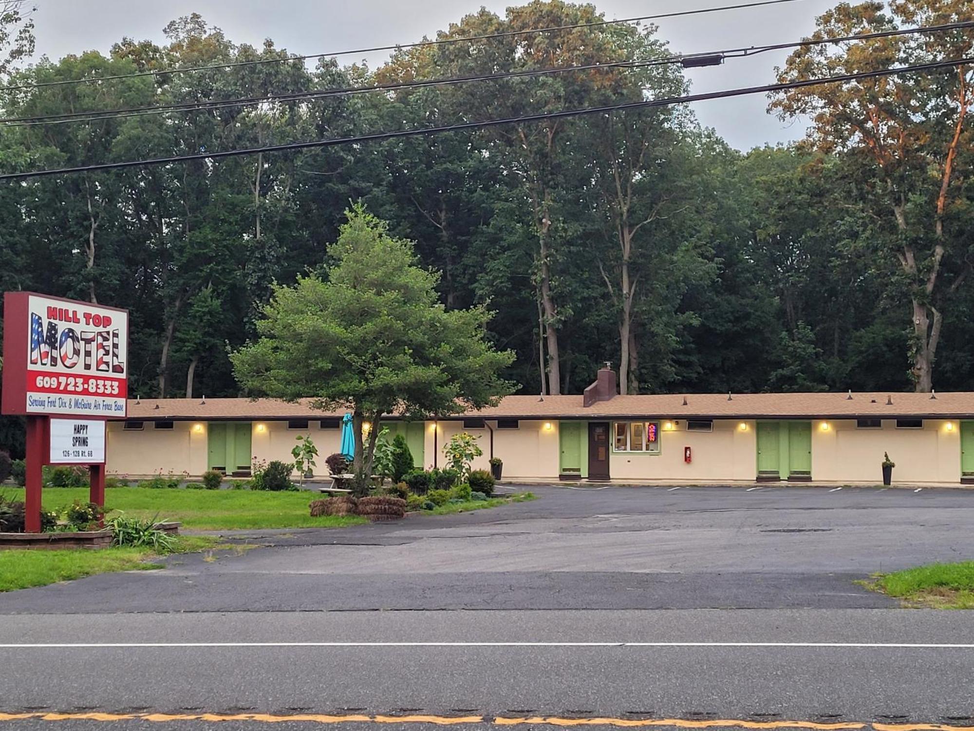 Hill Top Motel Wrightstown Exterior photo